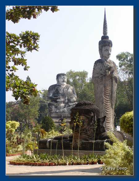 Sala Kaew Ku statues 20031224-02